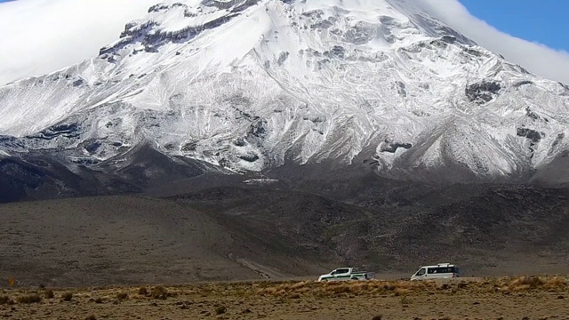 巨大的钦博拉索火山视频素材