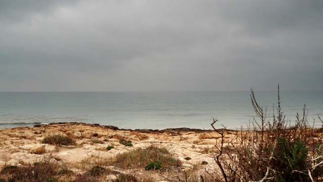 云飘过海面，时间流逝视频素材