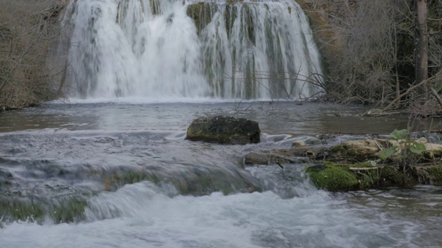 山河泉水瀑布沁人心脾景色4K视频素材