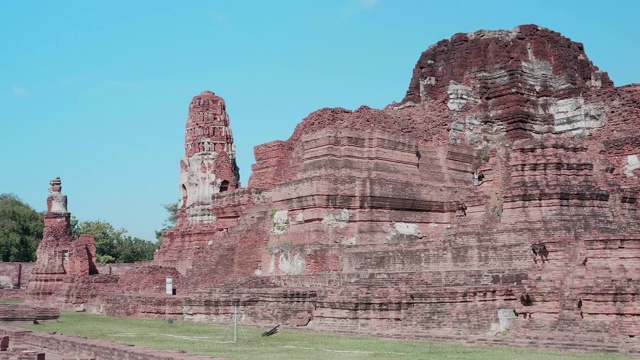 泰国大城府玛哈塔寺遗址;缩小视频素材