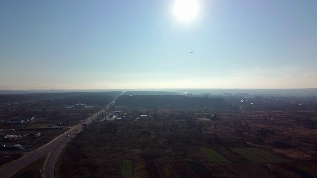 飞机在空中降落城市视频素材