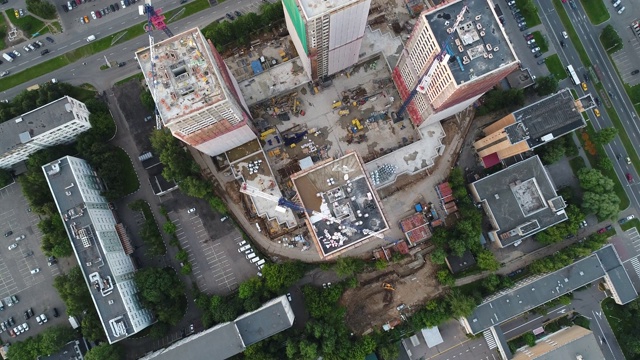 正在建设的建筑物综合体天桥视频下载