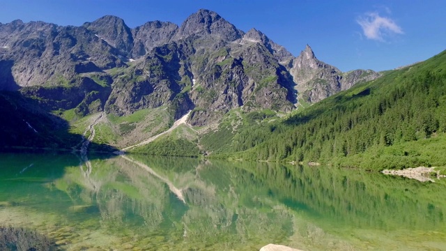 波兰塔特拉山脉的著名山湖视频素材