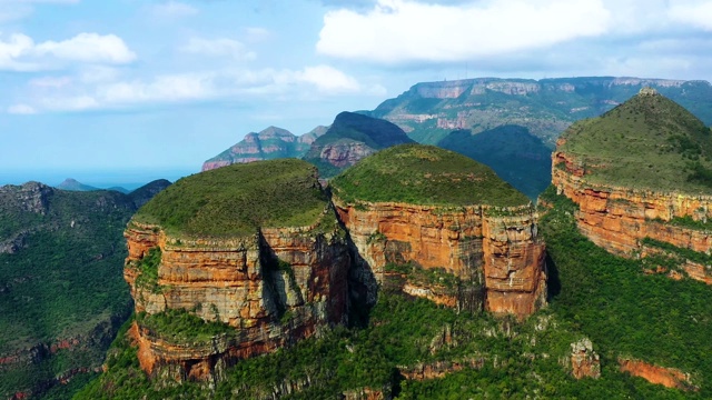 南非布莱德河峡谷上空的无人机鸟瞰图。美丽的自然景观，完美的旅游和度假视频素材