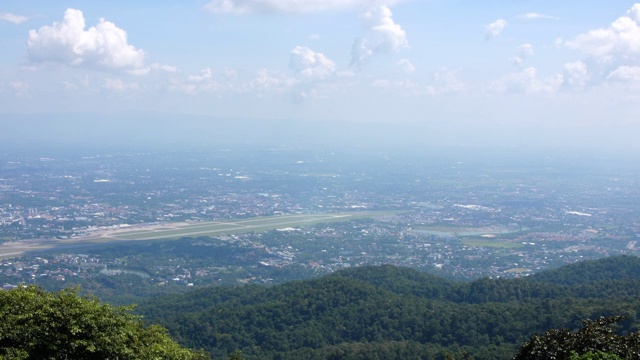 泰国清迈的山景和机场，4K视频素材