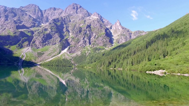 波兰塔特拉山脉的山湖，黎明时分视频素材