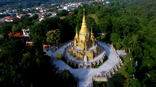 航拍地标鸟瞰佛寺金塔视频素材