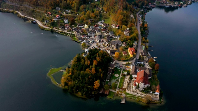 奥地利萨尔兹卡默古特特朗湖著名的特朗基兴教堂视频素材