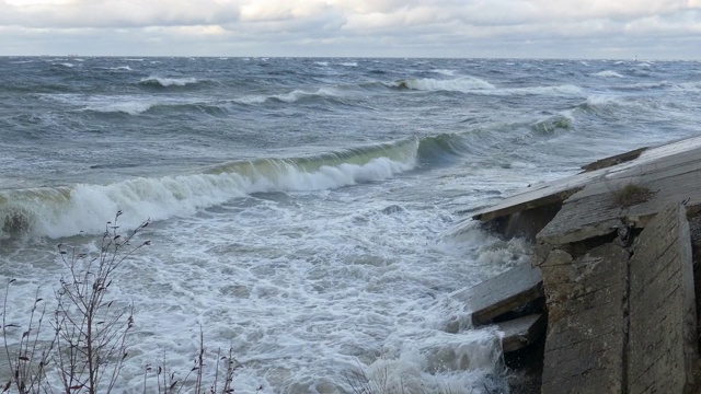 暴风雨时海浪很大视频素材