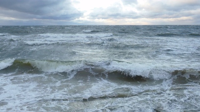 暴风雨时海浪很大视频素材