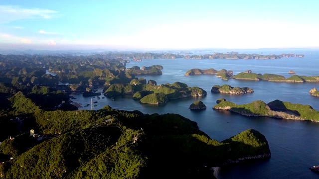 上观岛与电视塔对抗海湾和岛屿视频素材