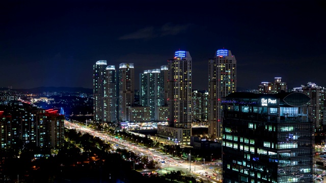 韩国仁川市延秀区松岛国际商务区大学城公寓夜景视频素材