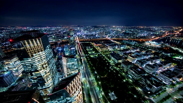 韩国首尔Yeouido公园和附近城市建筑的夜景/永登浦区视频素材