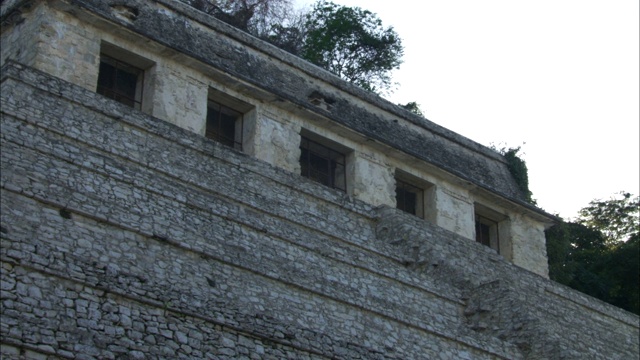 近距离观察碑铭寺。视频素材