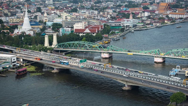 泰国曼谷湄南河上的Phra Phuttha Yodfa大桥。视频素材