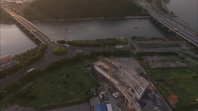 香港河边正在建设的工厂。视频素材