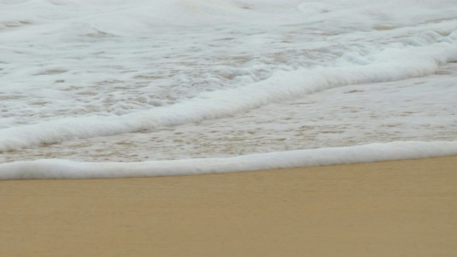 海浪和冲浪在桑迪海滩，瓦胡岛，夏威夷。——慢动作视频素材