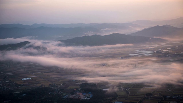 大雁山的日出与海雾/平川枪，庆尚南道，韩国视频素材