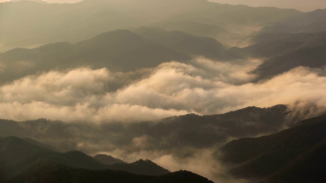 小江山日出与海雾/平川枪，庆尚南道，韩国视频素材