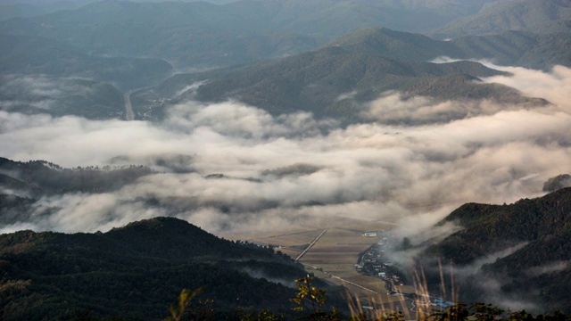 大雁山的日出与海雾/平川枪，庆尚南道，韩国视频素材