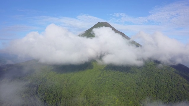 无人机阿雷纳火山在哥斯达黎加视频素材