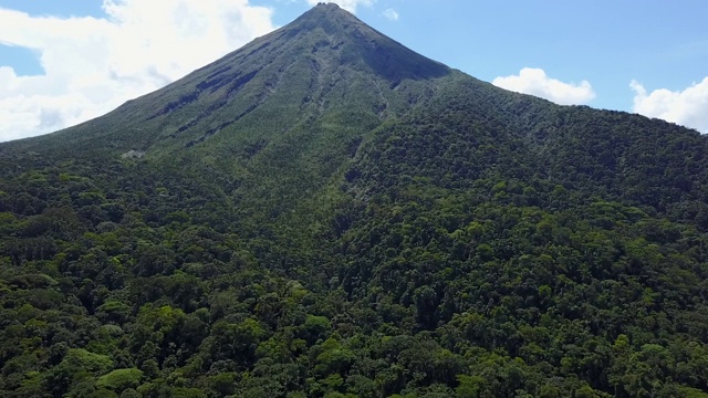 无人机阿雷纳火山在哥斯达黎加视频素材