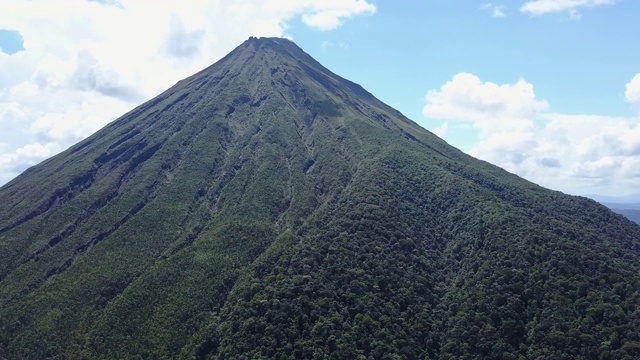 无人机阿雷纳火山在哥斯达黎加视频素材