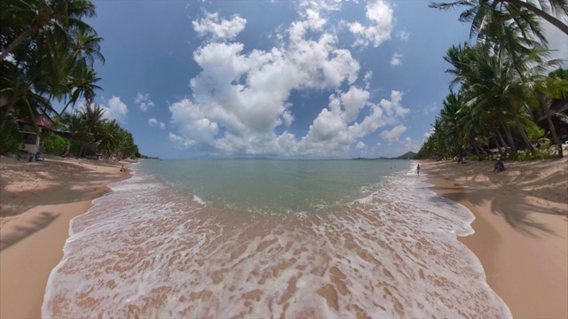 沙滩上的波浪视频素材