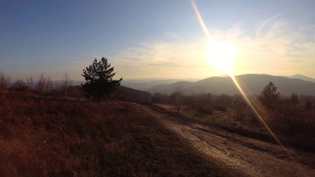 夕阳在山视频素材