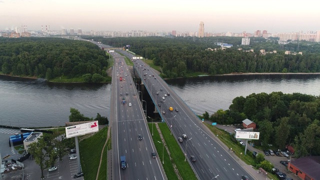 多车道公路鸟瞰图视频素材