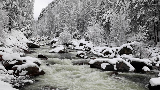 优山美地国家公园的雪景视频素材