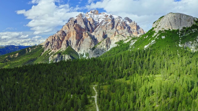 从上面俯瞰，Dolomites的法拉扎雷戈视频素材