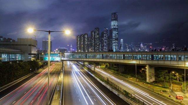 香港一条繁忙街道上汽车的时间流逝视频素材