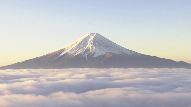 日本山梨县的富士山和云海视频素材