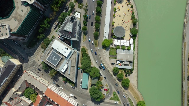 飞越维也纳城市交通大桥运河河畔交通大桥道路空中全景4k奥地利视频素材