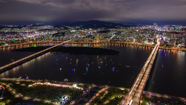 麻浦大桥和西港大桥周围的城市建筑夜景/汉江/首尔视频素材