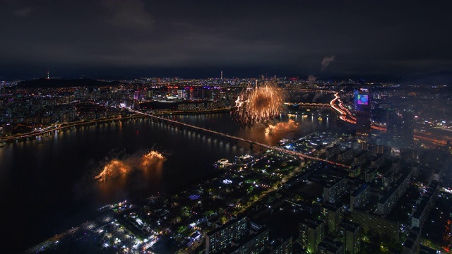 韩国首尔，汉江之夜的烟花表演视频素材