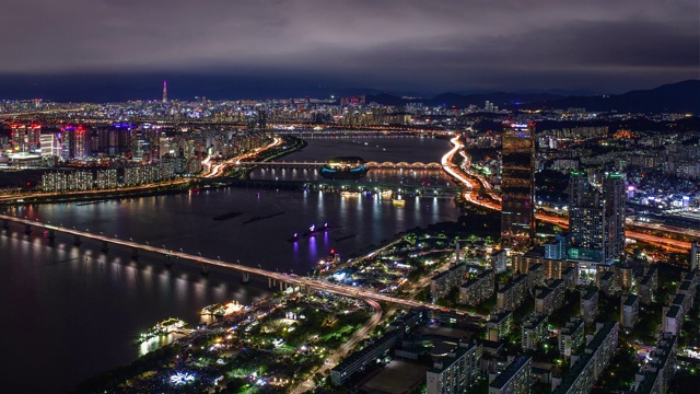 韩国首尔，63号楼和汉江周围的夜景/ Yeouido视频素材