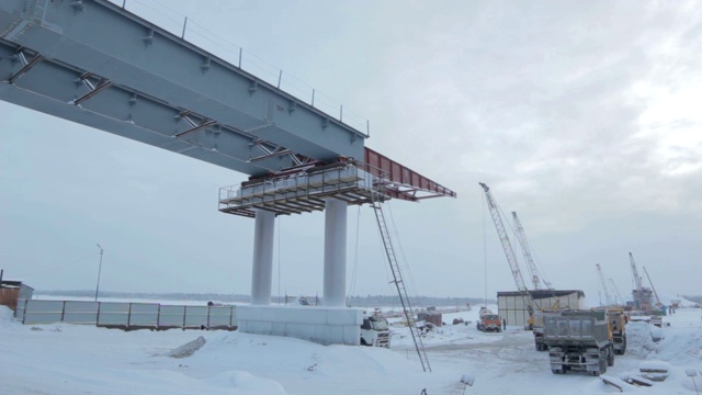 冬季雪地桥梁施工现场视频素材