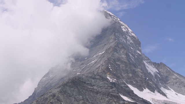 泽马特马特峰的时间间隔和瑞士山顶快速移动的云视频素材