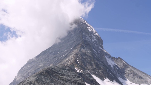 泽马特马特峰的时间间隔和瑞士山顶快速移动的云视频素材