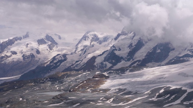 这是瑞士山脉令人叹为观止的全景视频素材