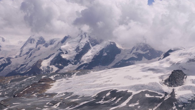 这是瑞士山脉令人叹为观止的全景视频下载