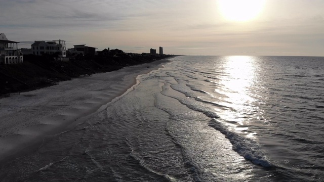 海洋和翻滚的海浪在佛罗里达的海湾沿岸，没有人。视频素材