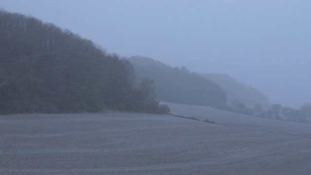 南部唐斯的农田正在下雪视频素材