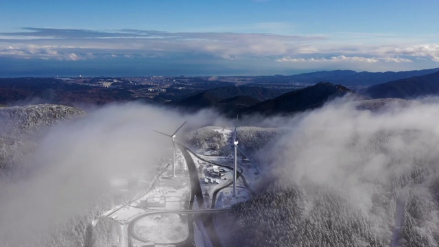 韩国江原道平昌郡大墙岭/大宛岭岭的冬季云景视频素材