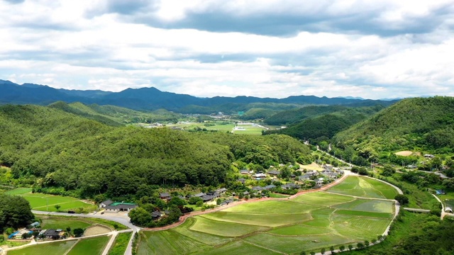 Daksil Village / Bonghwa-gun，庆尚北道，韩国的夏季风景视频素材