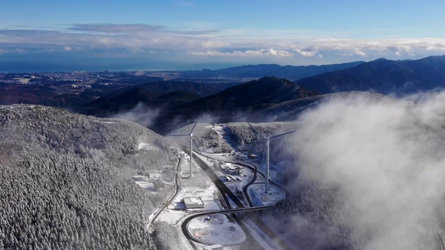 韩国江原道平昌郡大墙岭/大宛岭岭的冬季云景视频素材