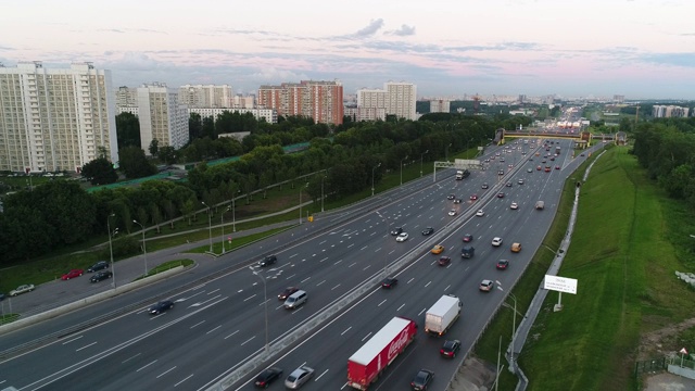 多车道公路鸟瞰图视频素材