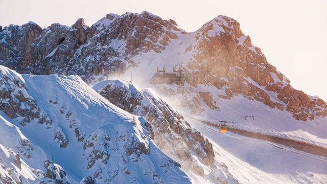 高山滑雪胜地的壮丽景色视频素材